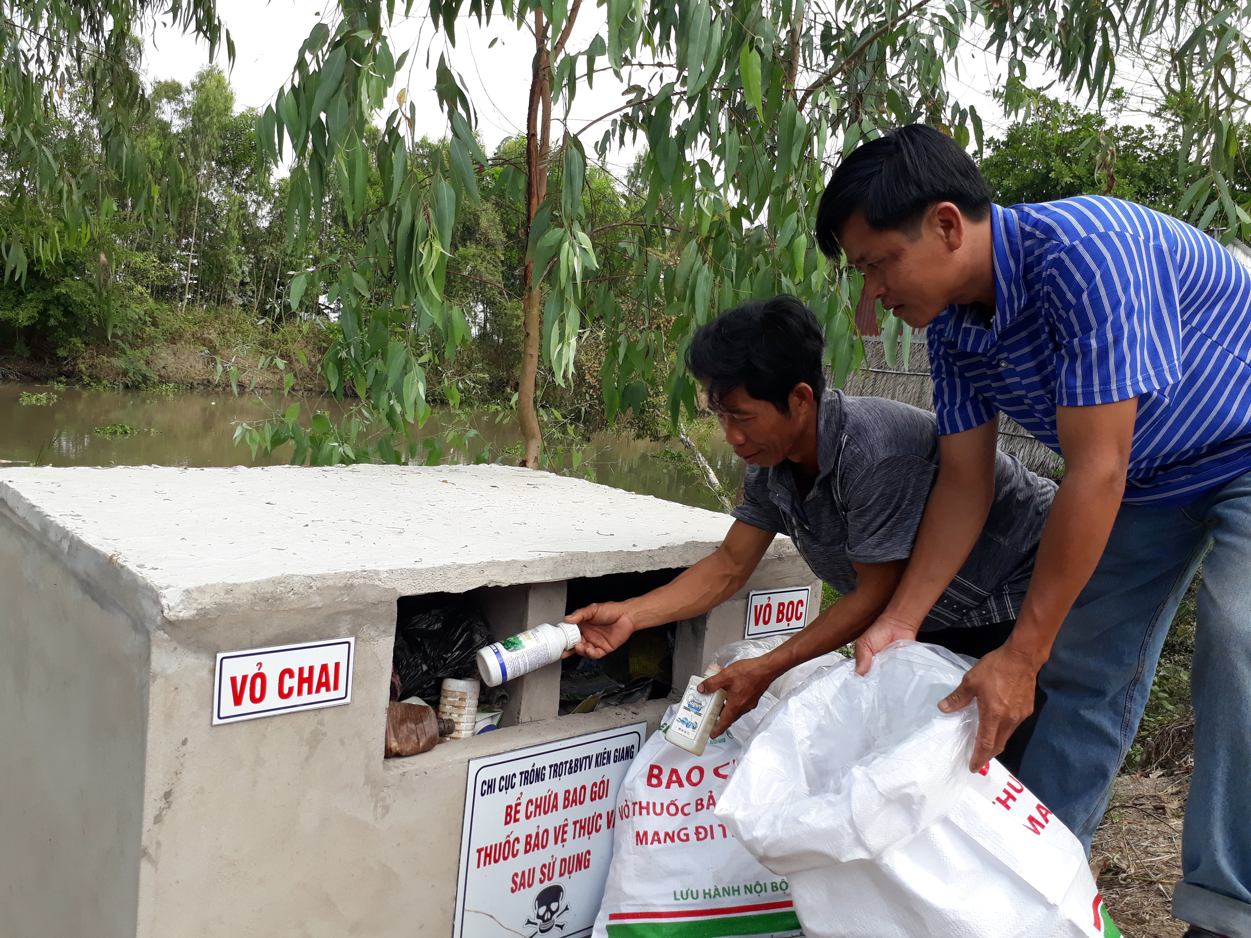 Thung rac Thuoc BVTV.jpg